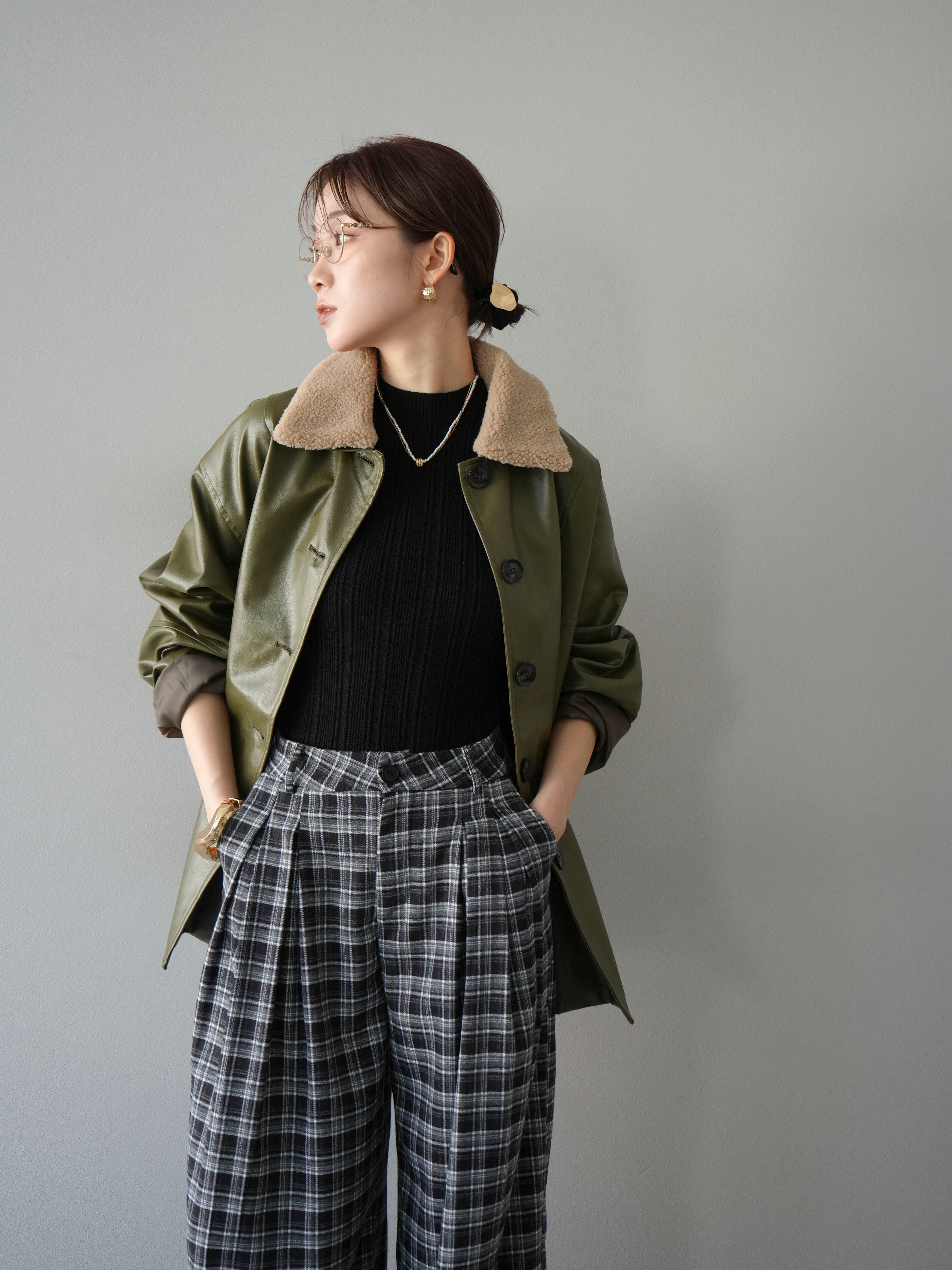 予約]襟ボアレザーブルゾン/カーキ – Lumier