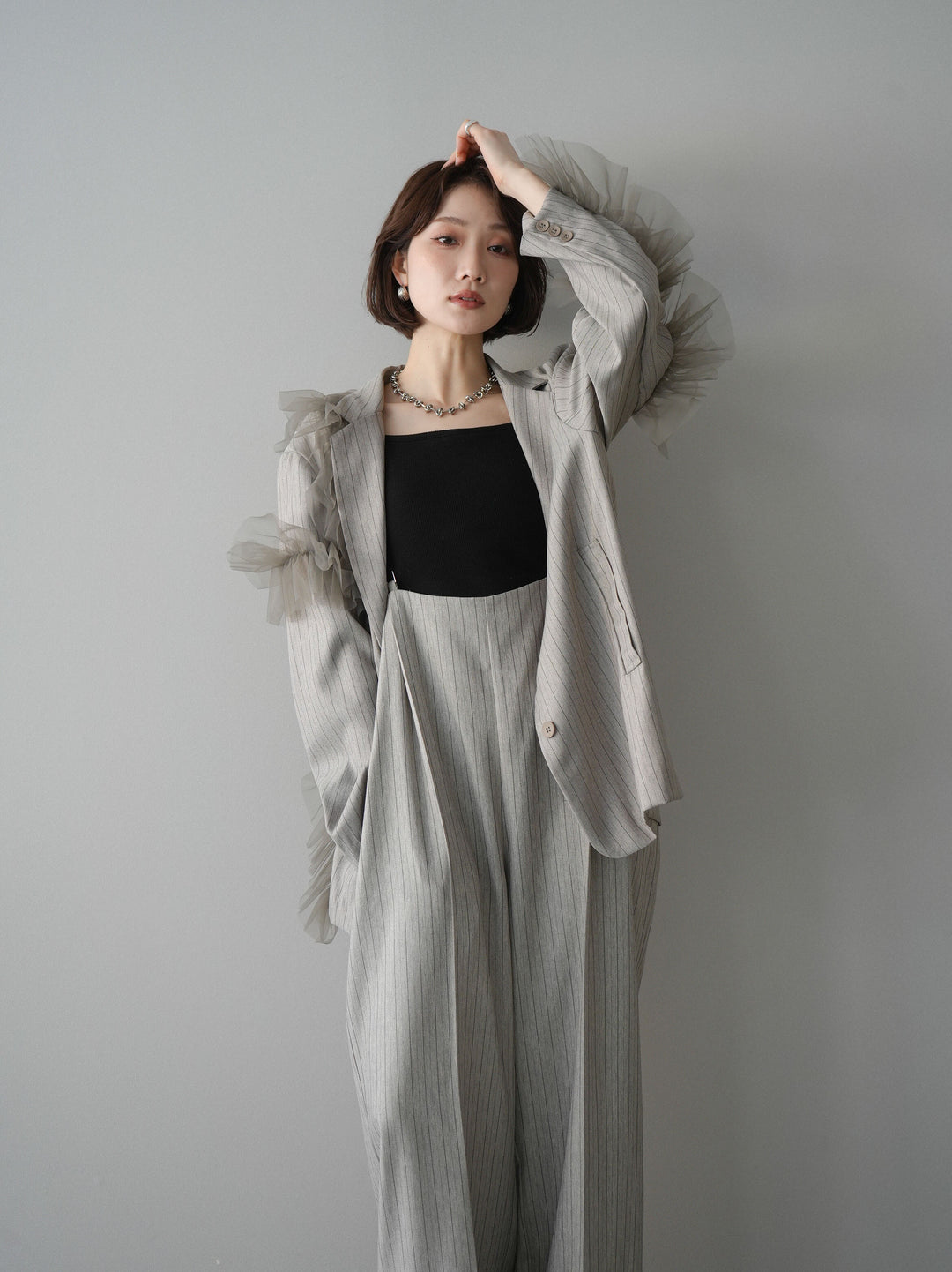 [予約]アシンメトリーチュールストライプジャケット/greige