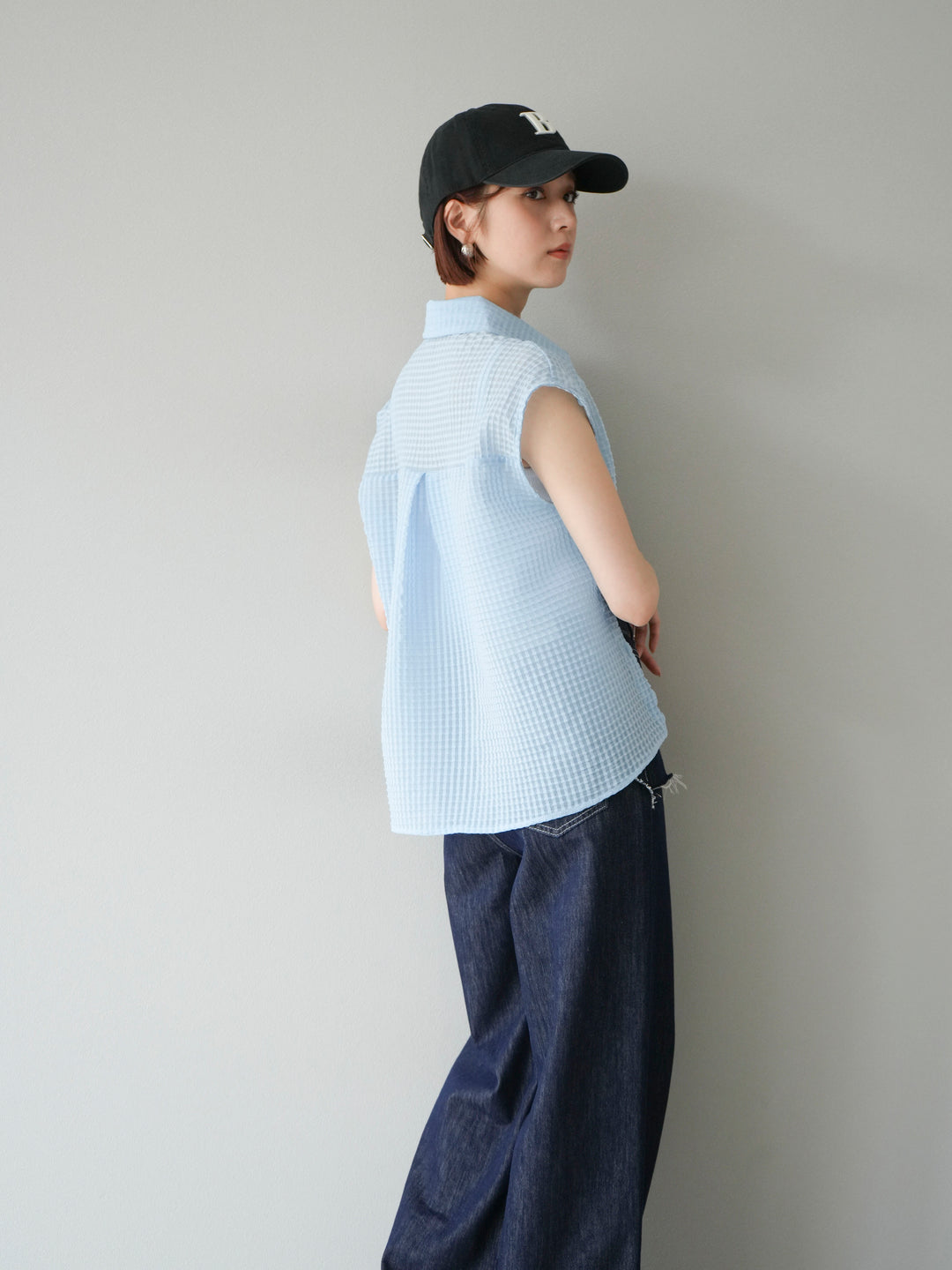 [SET] 透視格紋無袖襯衫 + 臀部設計牛仔褲（2 套）