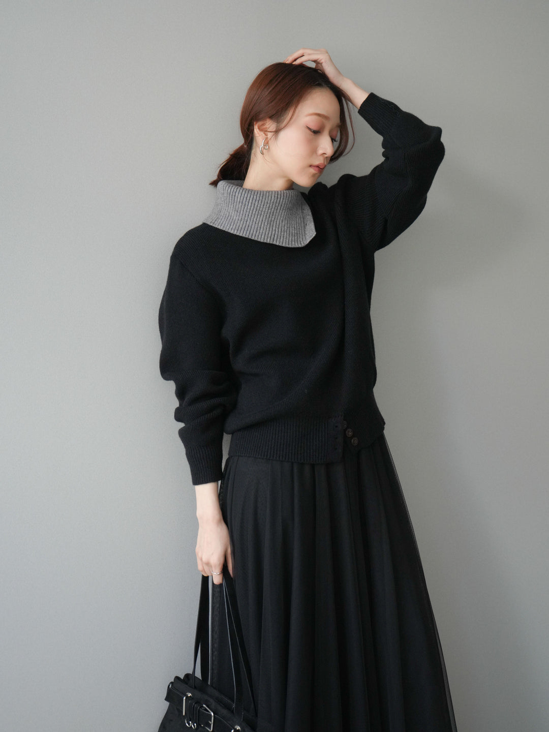 [予約]デザインネックバイカラーニットプルオーバー/black