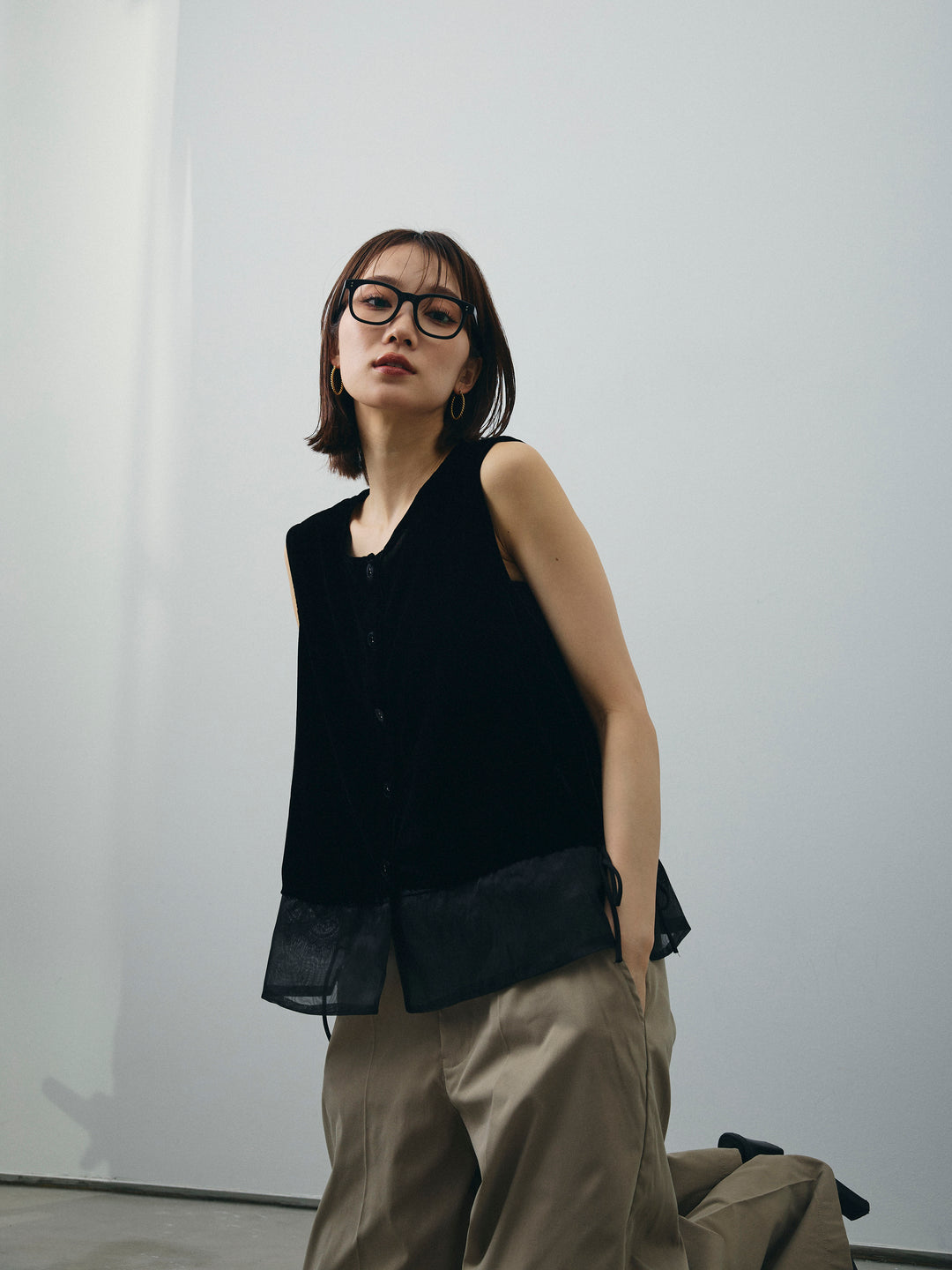 [予約]裾チュールベロアノースリーブプルオーバー/ブラック