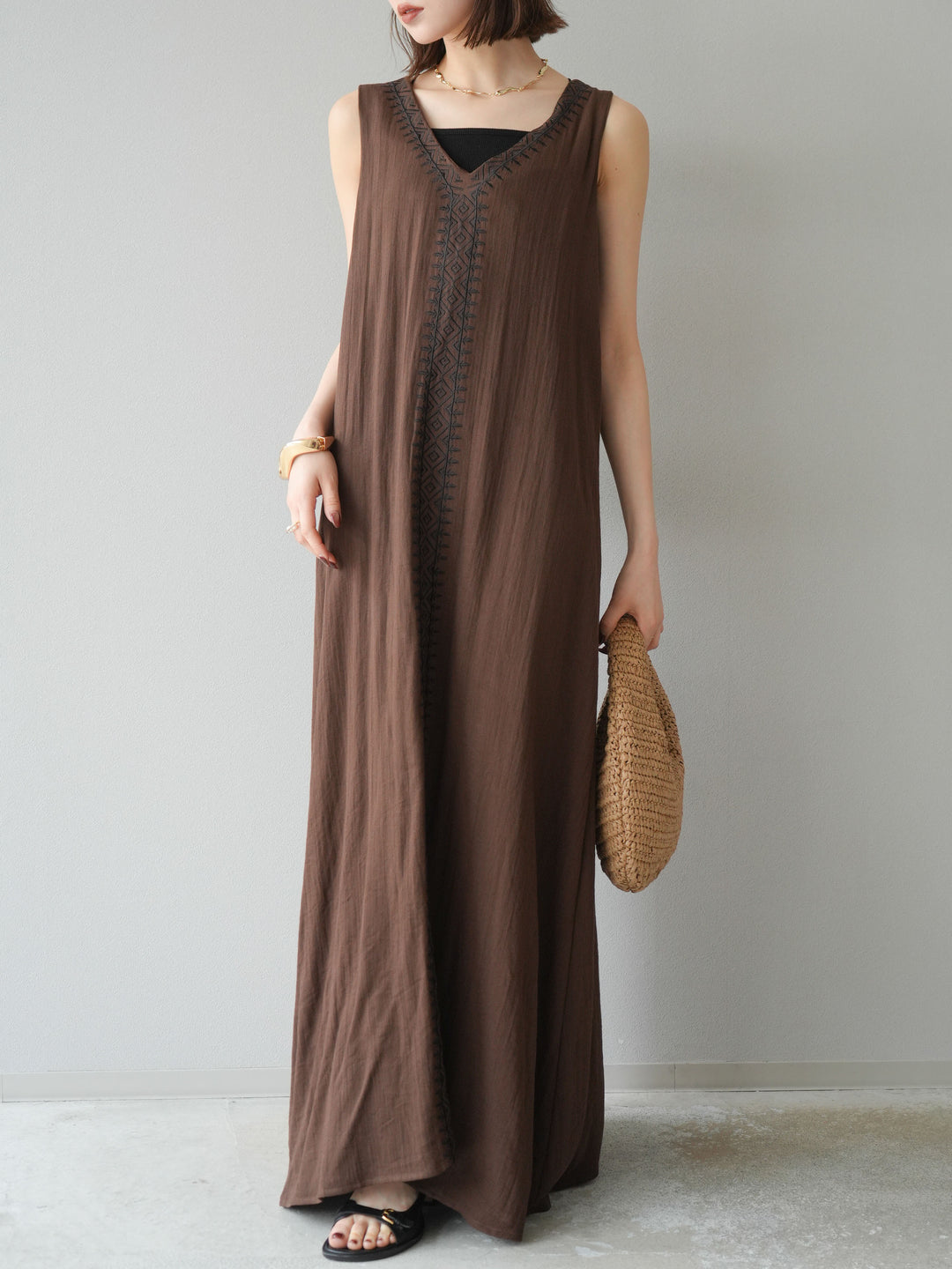 [予約]刺繍Vネックワンピース/ブラウン