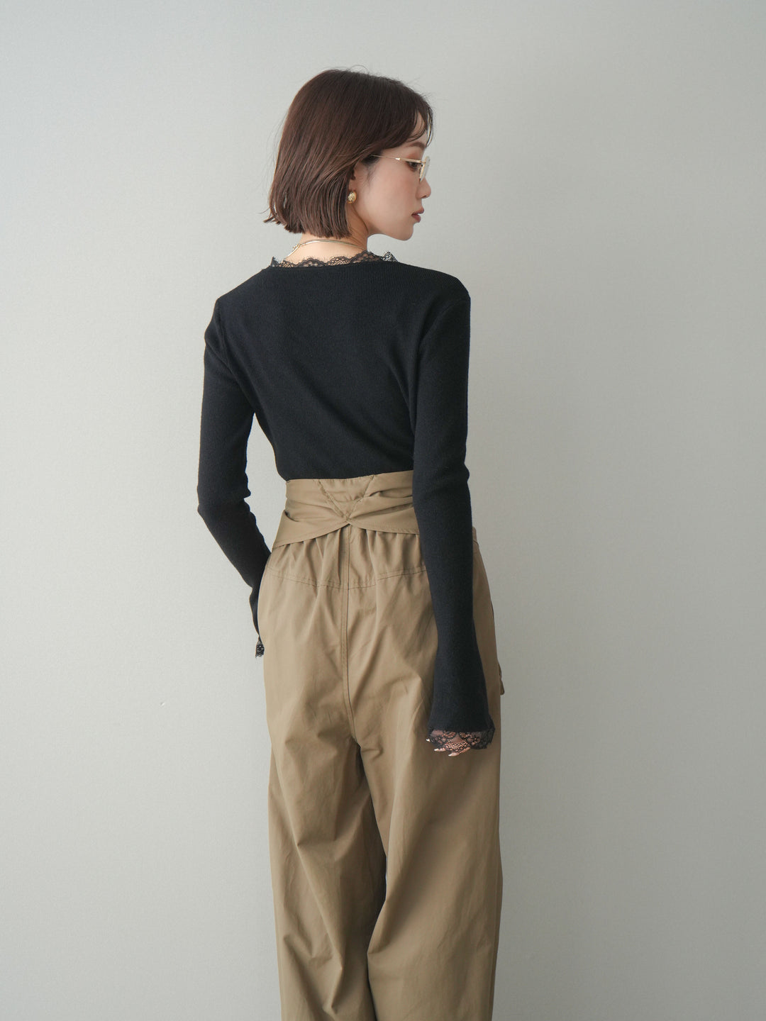 [予約]レースドッキングVネックニットトップス/black