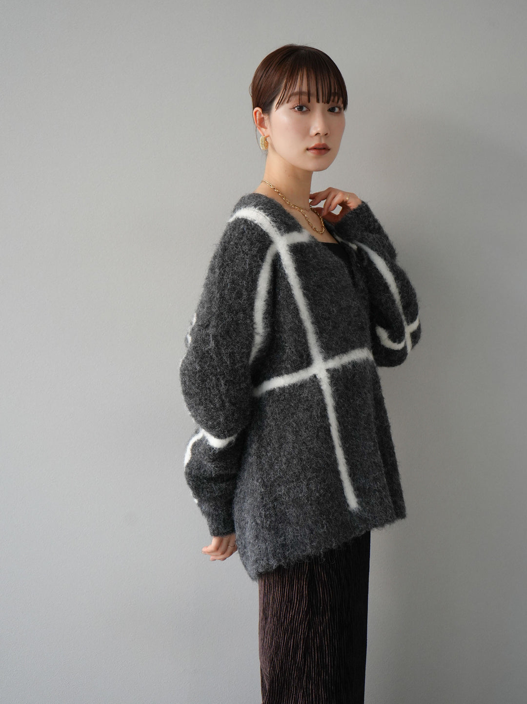 [預訂] 毛絨格紋開襟衫/炭灰
