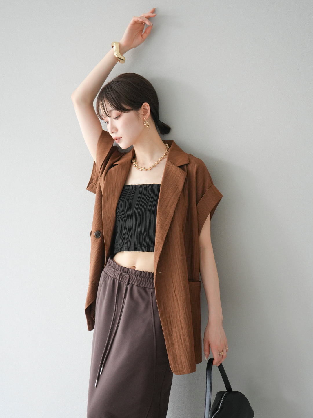 【預購】波浪滾邊杯裸色吊帶背心/黑色