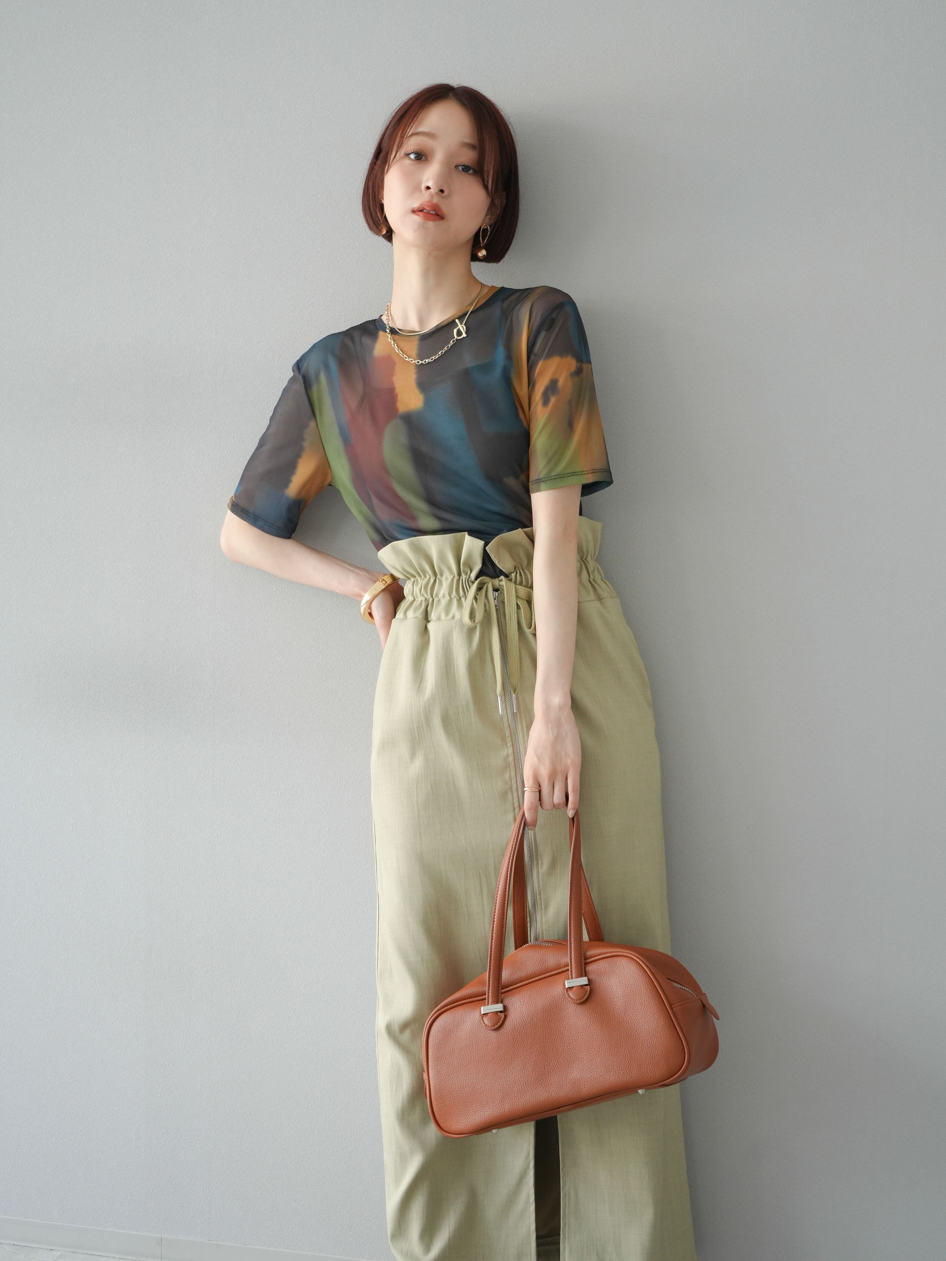 ameri様 水彩アートシアーTシャツ 総柄シアー半袖プルオーバー Lumier 予約]水彩アートシアーTシャツ/チャコール – Lumier