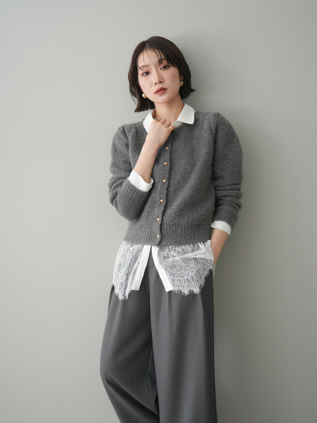 [SET]ゴールドボタンブークレニットカーディガン+総レースボリュームスリーブシャツ(2set)