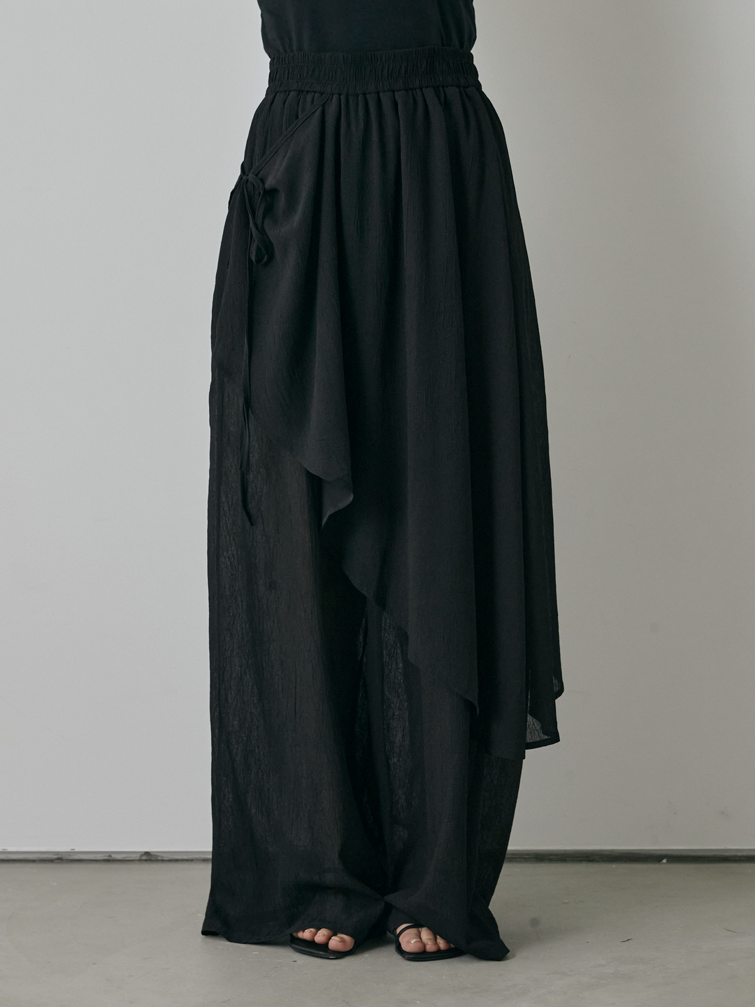 [預購] 薄紗洗衣機裹身設計褲/黑色