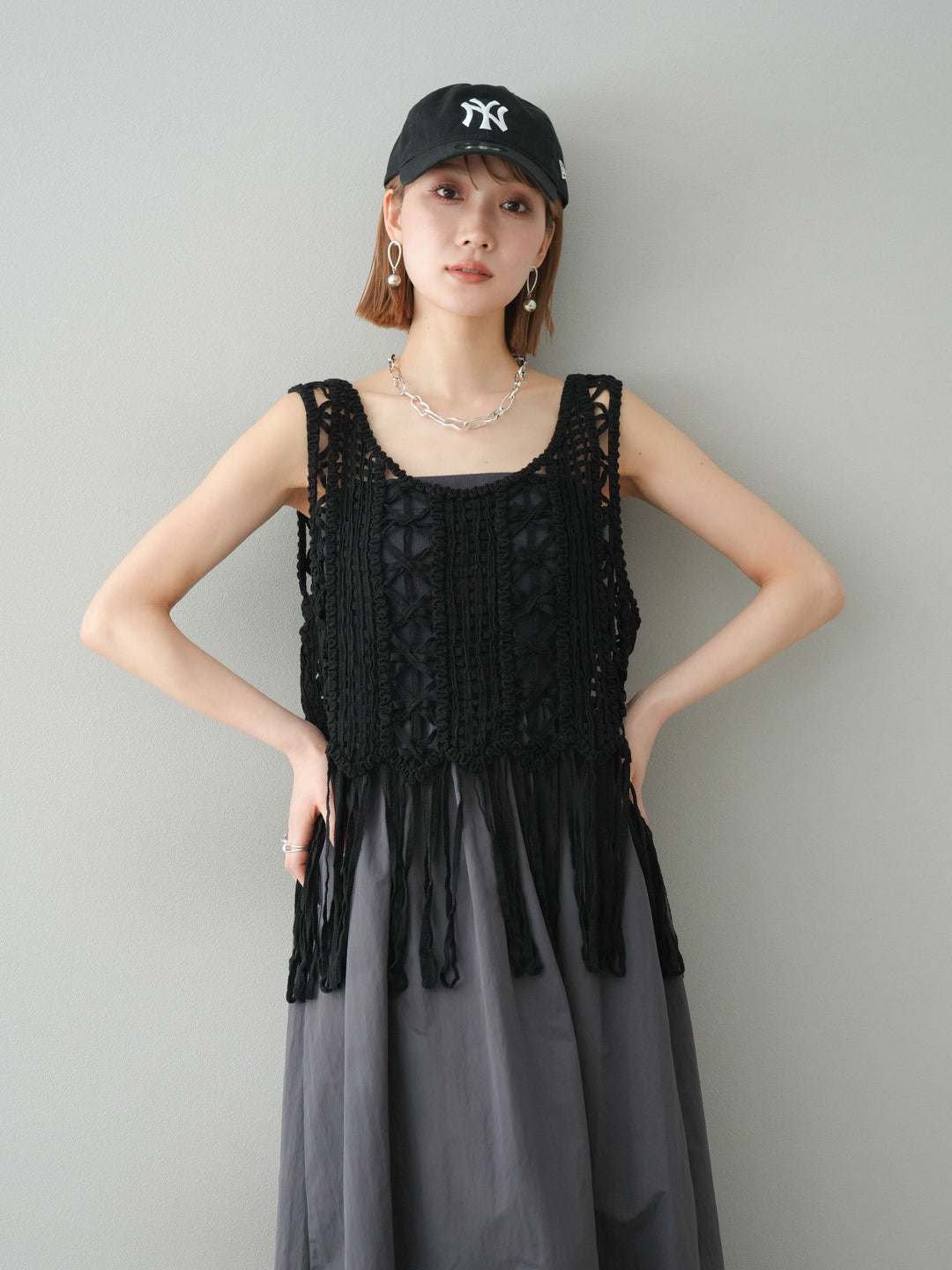 [予約]クロシェフリンジノースリーブトップス/ブラック