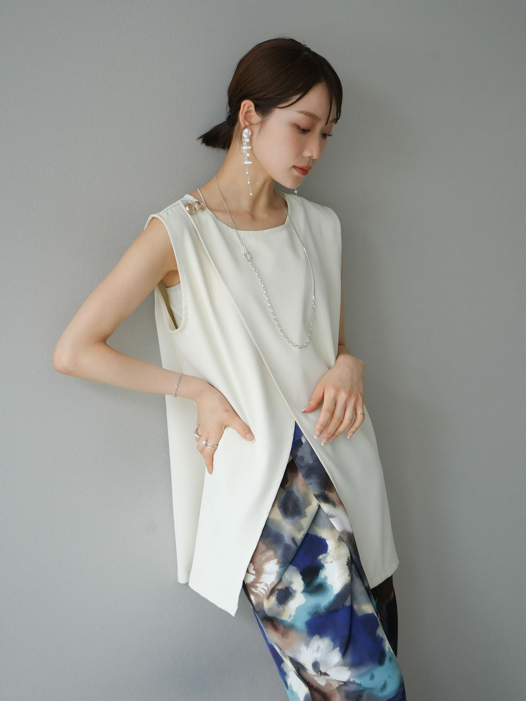 [SET] Layered design vest + watercolor print tuck I-line skirt (2set)