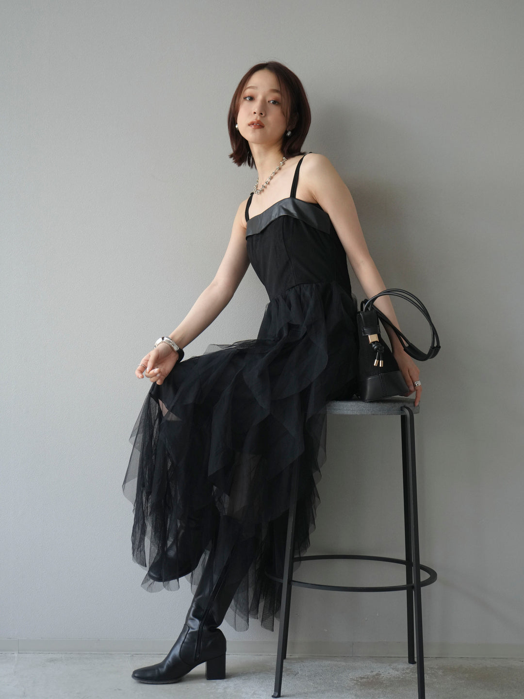 [予約]レザー切替チュールラッフルワンピース/black