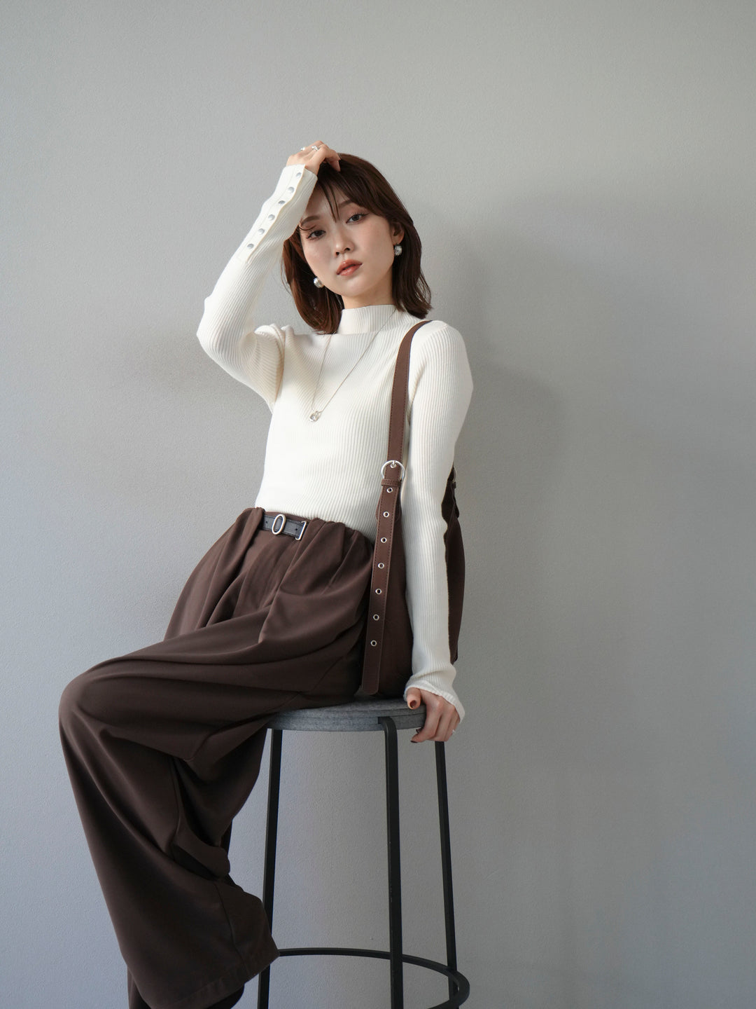 [予約]袖ボタンボトルネックリブニットトップス/アイボリー