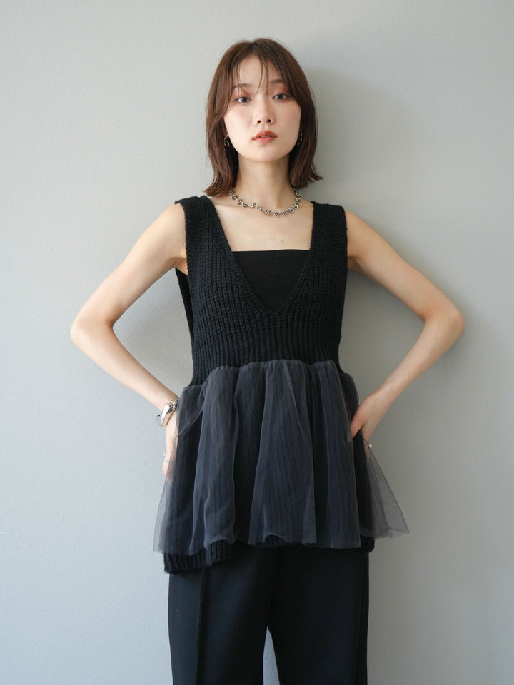 [SET] 薄紗層疊荷葉邊針織背心 + 兩用設計運動褲（2 件組）