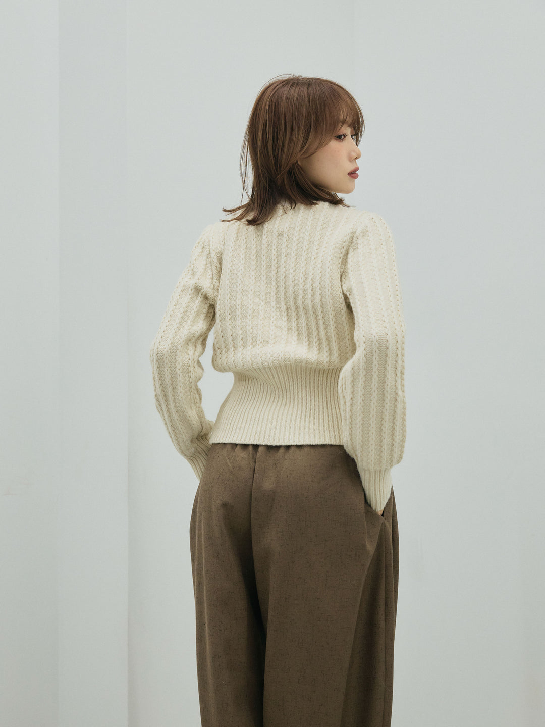 【Allure】[SET]編みこみVネックニットカーディガン+モックスカルゼサイドタックコクーンパンツ(2set)