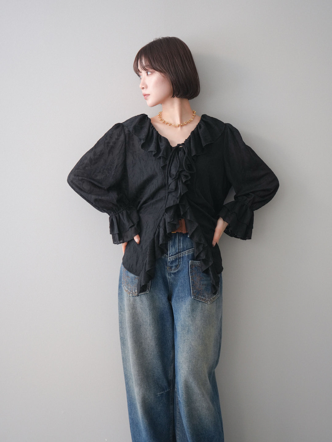 [予約]ラッフルレーススリットブラウス/black