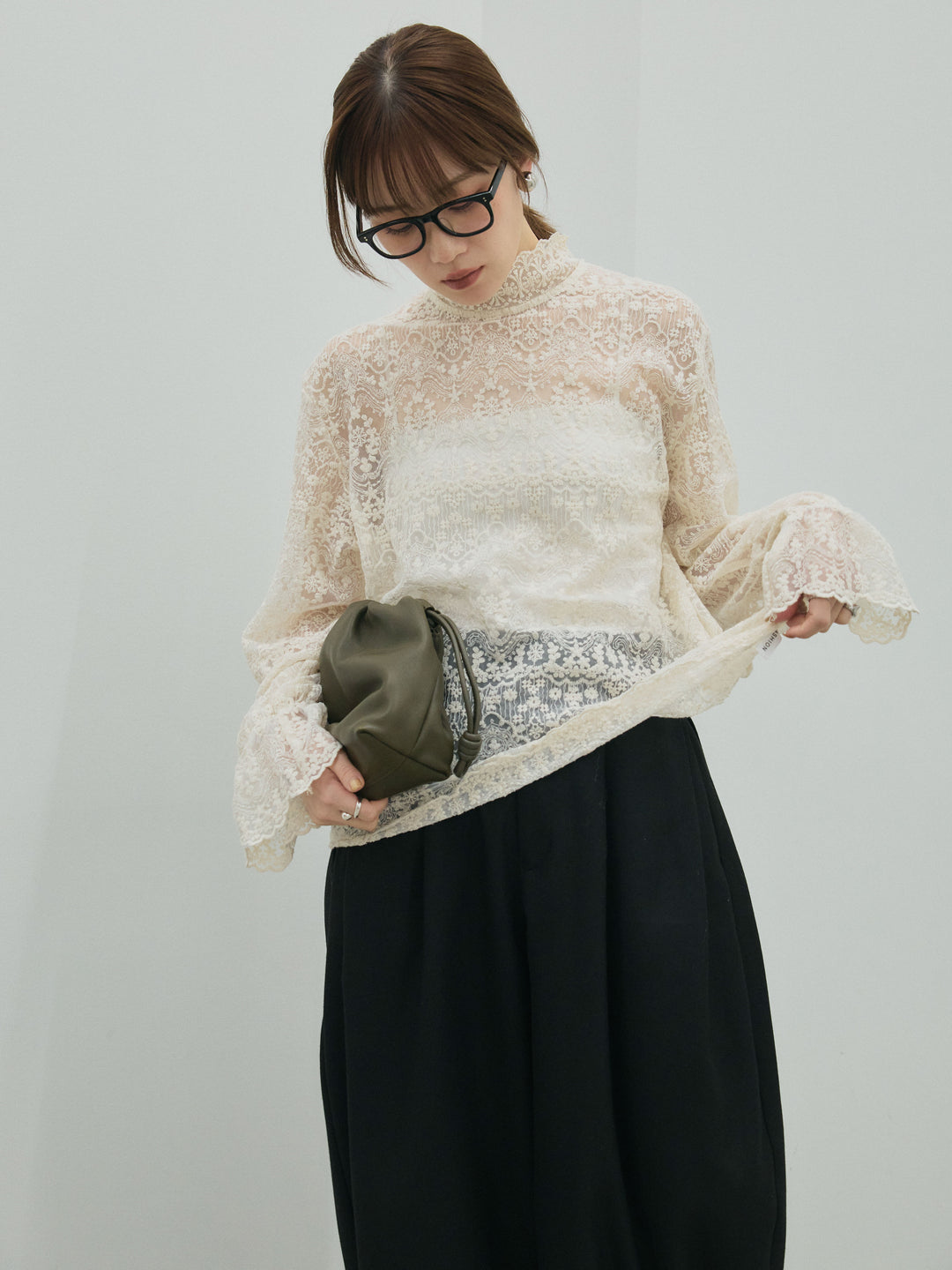 【Allure】[SET]ハイネックレーストップス+モックスカルゼサイドタックコクーンパンツ(2set)