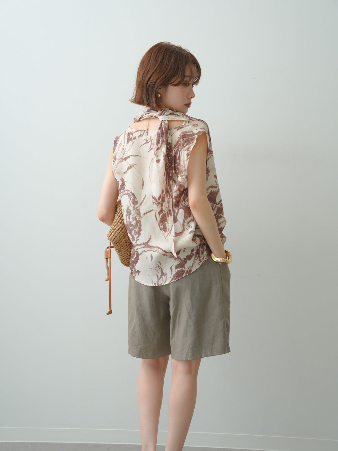 [予約]アート柄ドレープデザインノースリトップス/brown