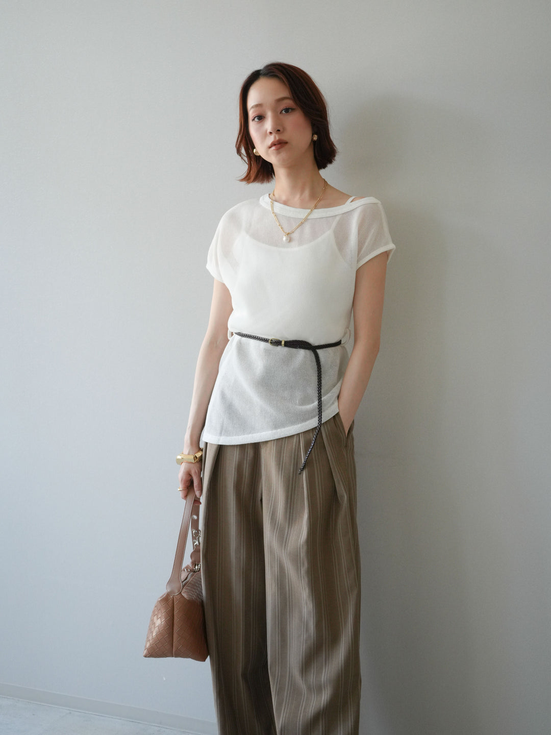 [予約]ベルト付アシメシアーニットトップス/white