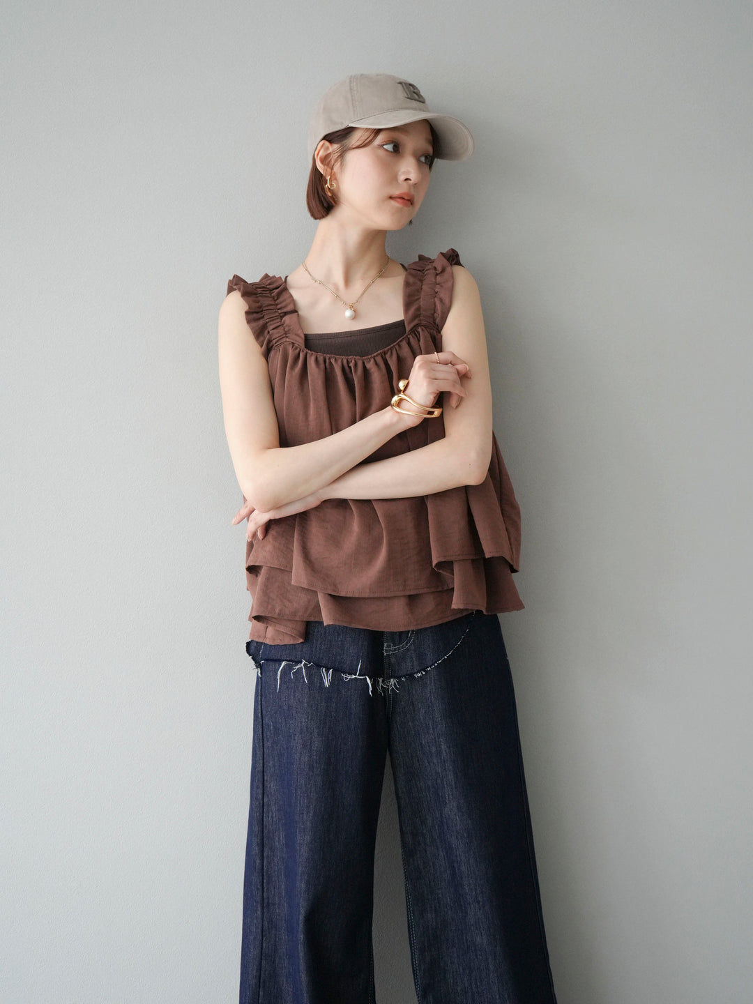 [SET] 縮肩喇叭背心 + 臀部設計牛仔褲 (2 件套)
