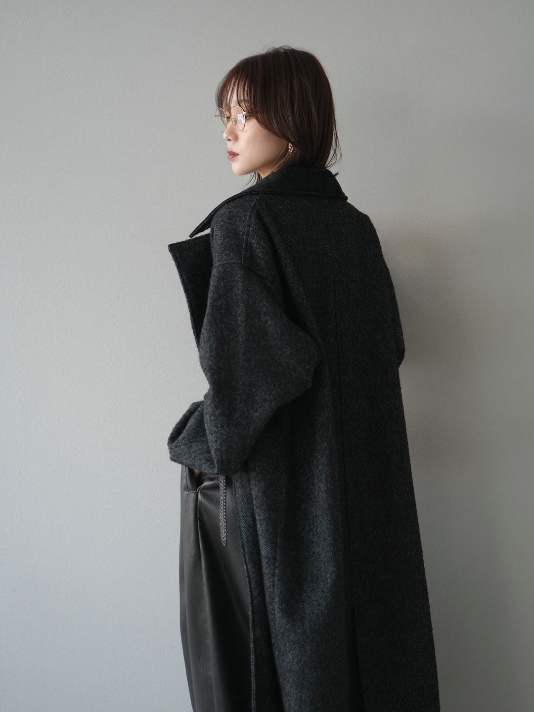 [予約]ネップヘリンボーンレザー襟チェスターコート/black