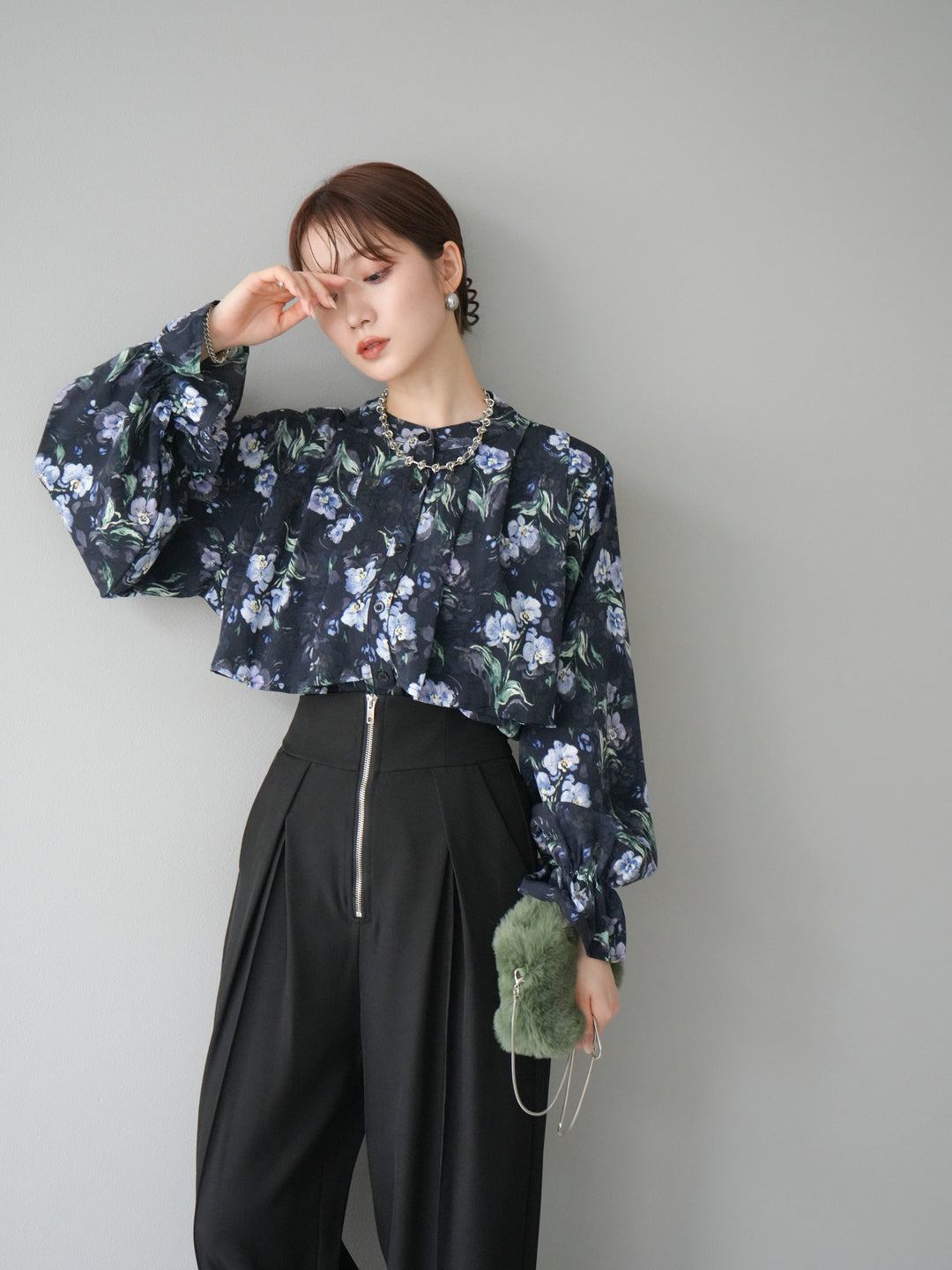 [予約]フラワーフリルブラウス/ネイビー