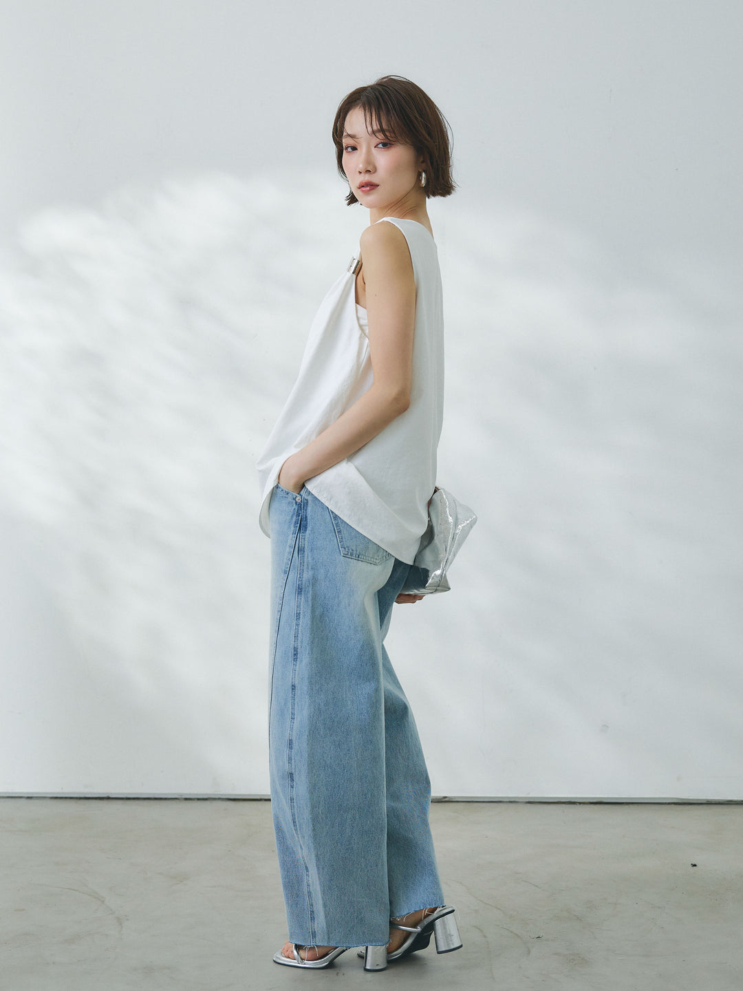 【Allure】[SET]メタルモチーフノースリーブブラウス+ウエストフリンジカットオフカーブデニムパンツ(2set)