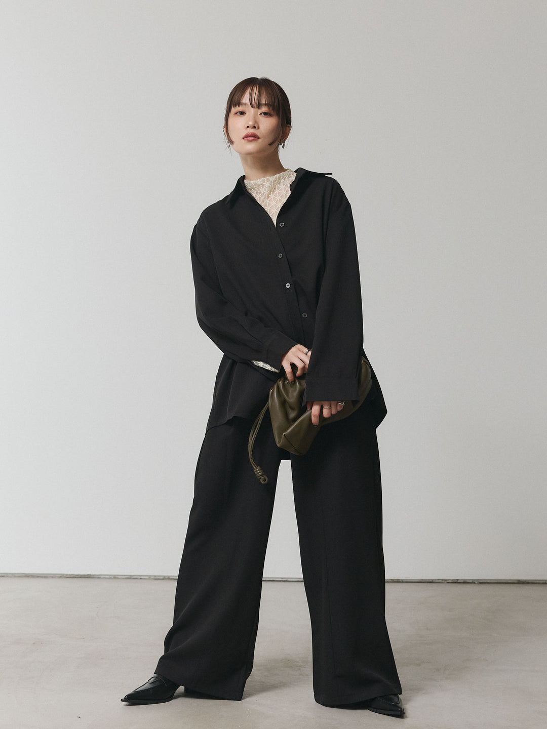 【Allure】[SET]ボタンダウンオーバーシャツ+デザインタックセンターシームアイドパンツ+フラワーレーストップス(3set)