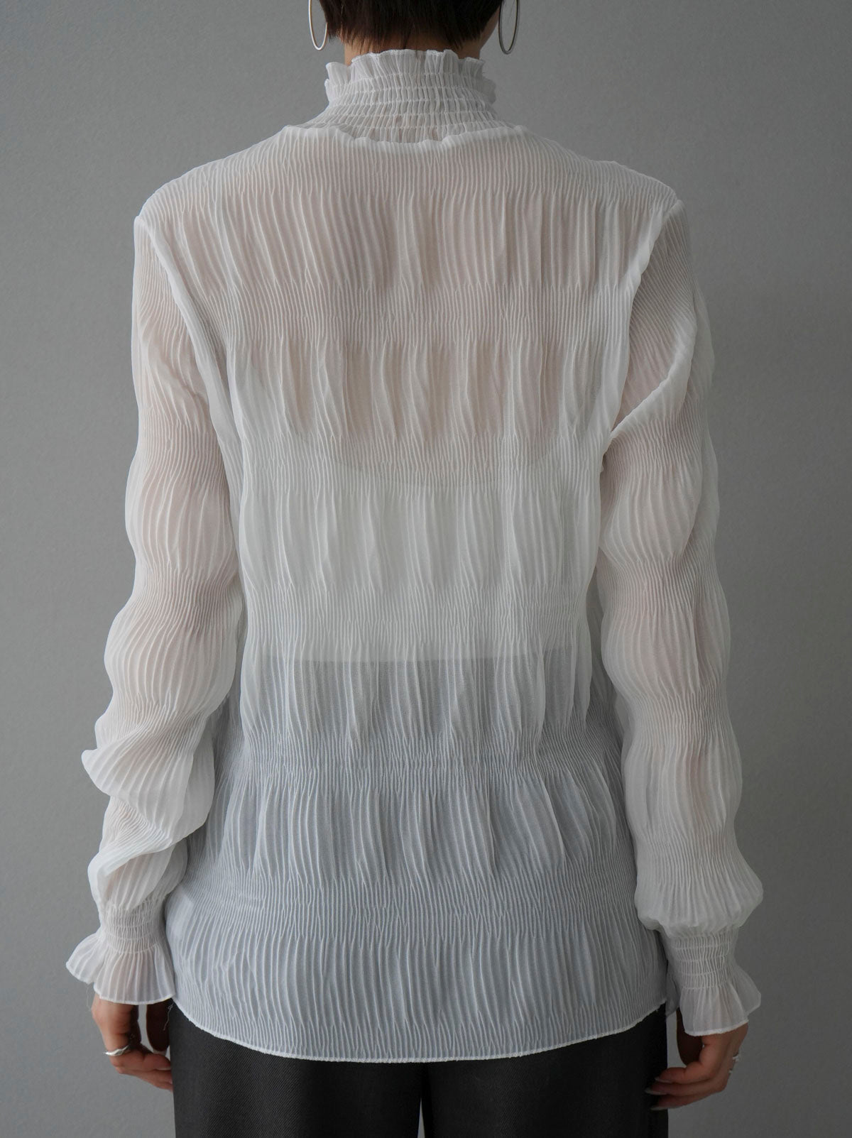 Pre-order] Shirring chiffon blouse/off-white – Lumier