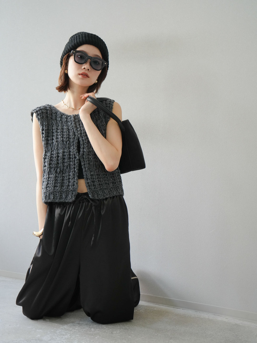 [予約]ミックスヤーンデザイン編みニットベスト/チャコール