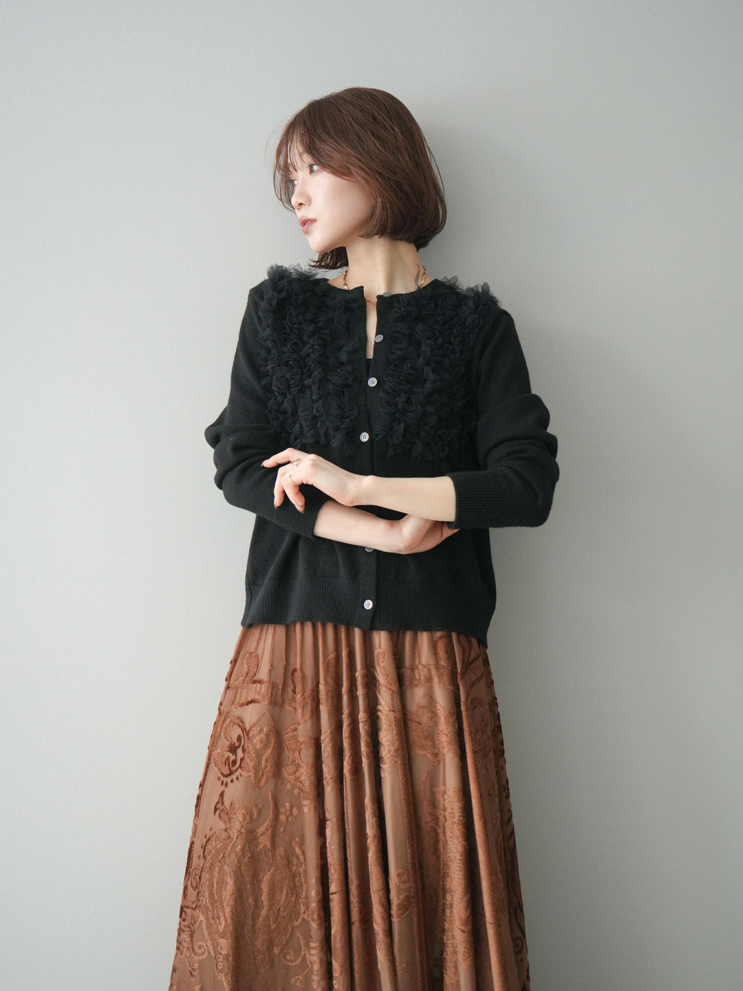 [SET]チュールフリルニットカーディガン+アンティーク柄フロッキーマキシスカート(2set)