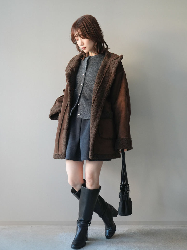 [SET]スタンドネックフェイクムートンミディアムコート+アンティークボタンニットカーディガン+ベルト付きタックミニスカート(3set)