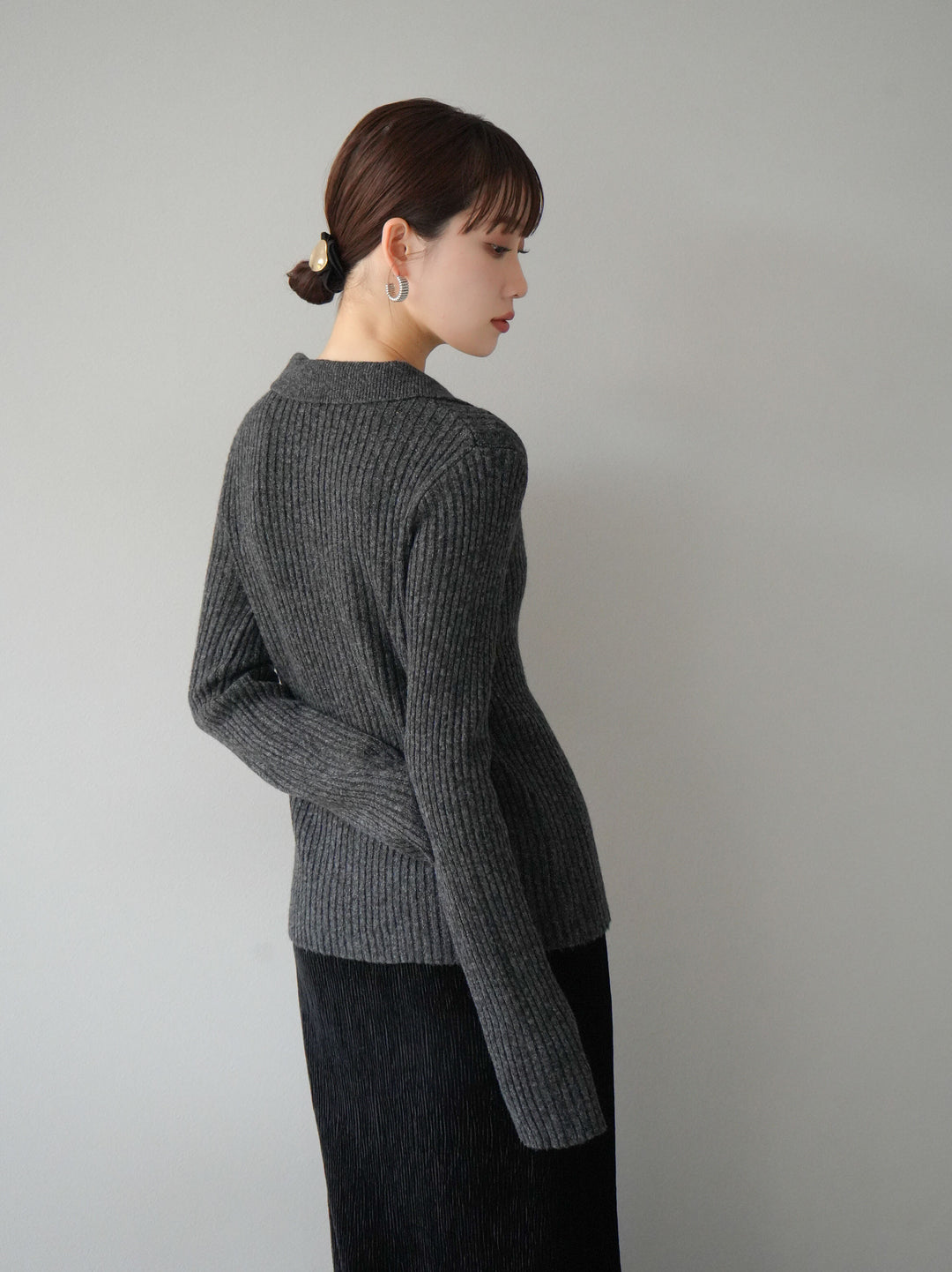 [預訂] 鉤眼細部領口針織開襟衫/炭灰