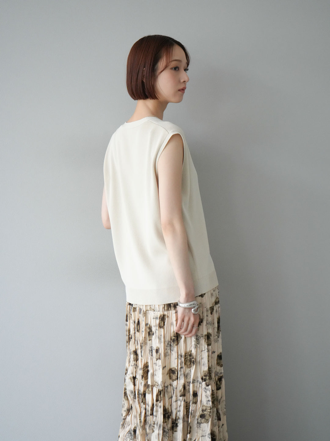 [SET] V領人造絲針織背心+花邊長裙（2件組）