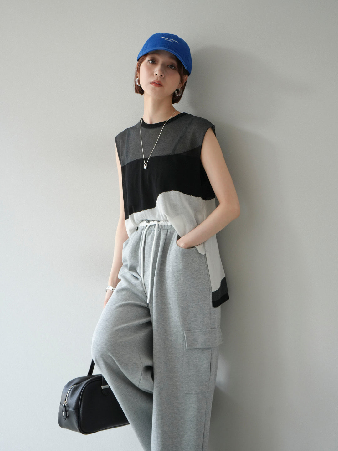 [SET]バイカラーシアーニットノースリーブ+ウエストラインサイドポケットスウェットパンツ(2set)