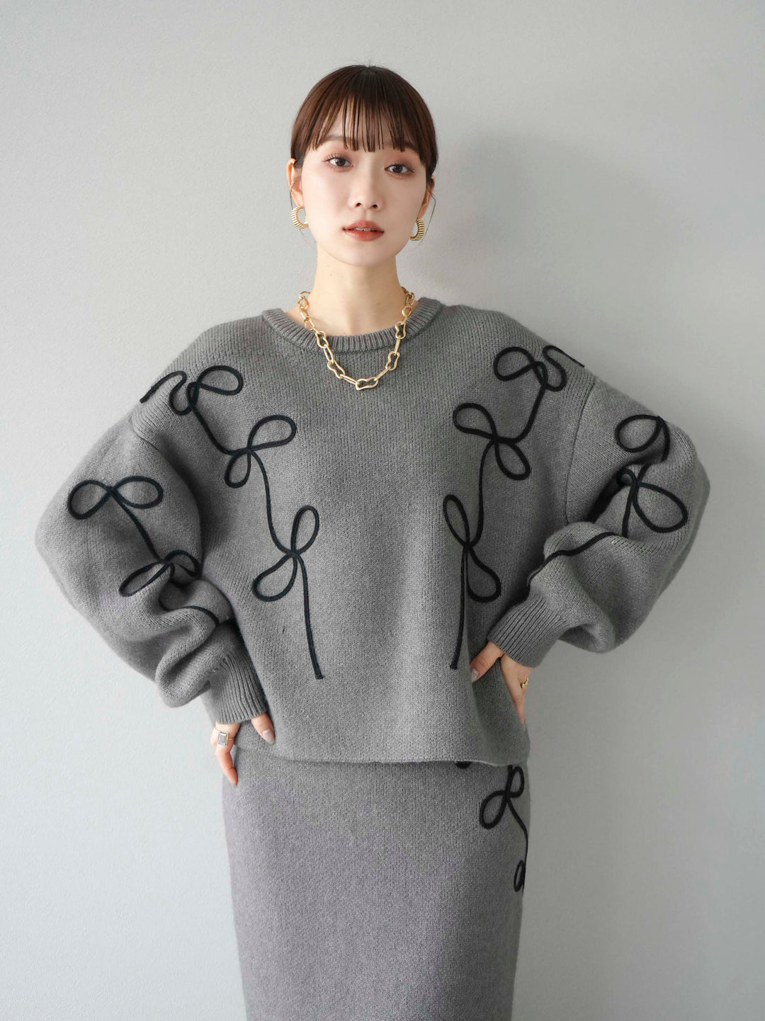 [予約]コード刺繍Iラインニットスカート/チャコール