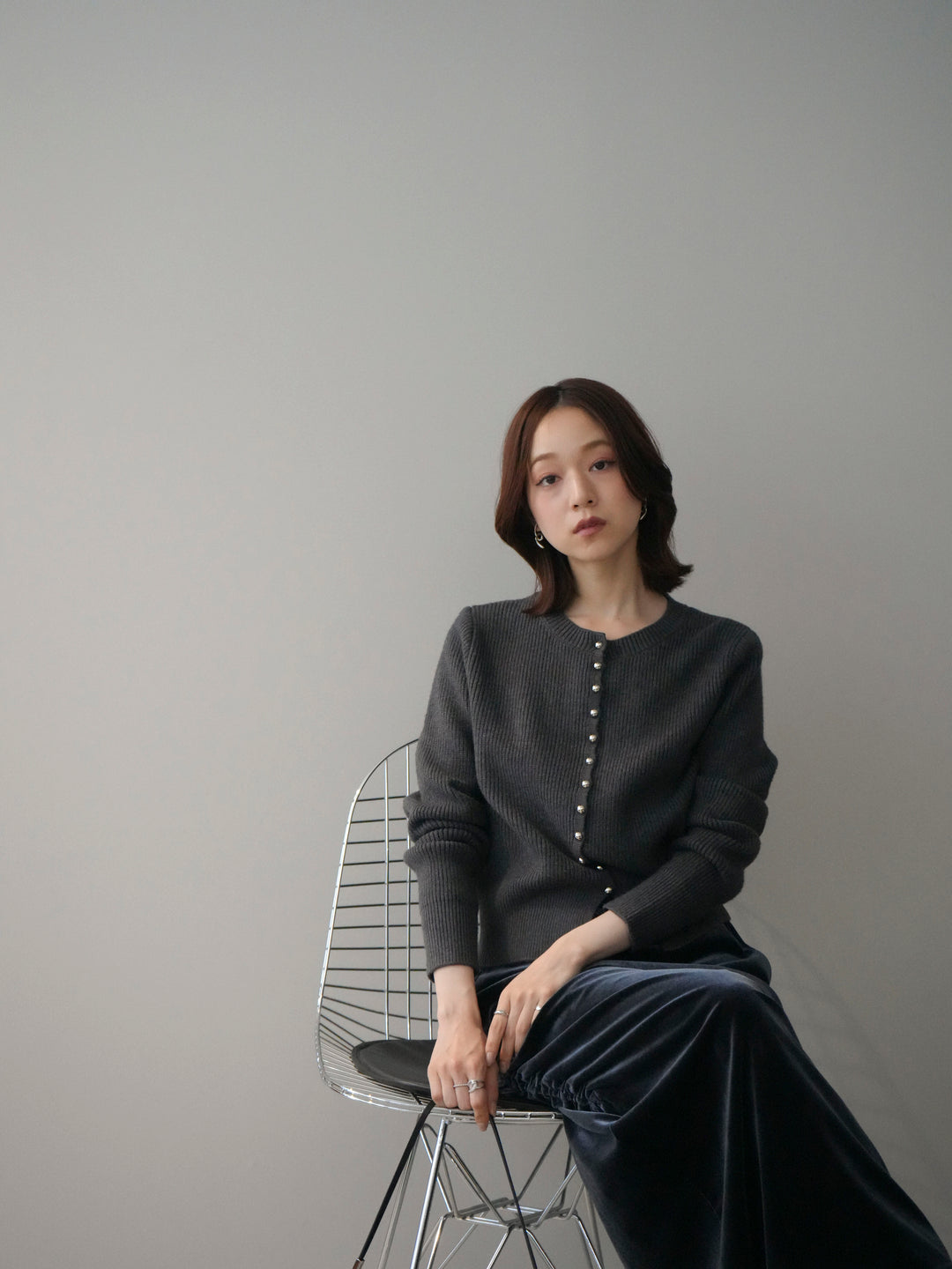 [SET]シルバーボタン畦編みニットカーディガン+ギャザーベロアスカート(2set)