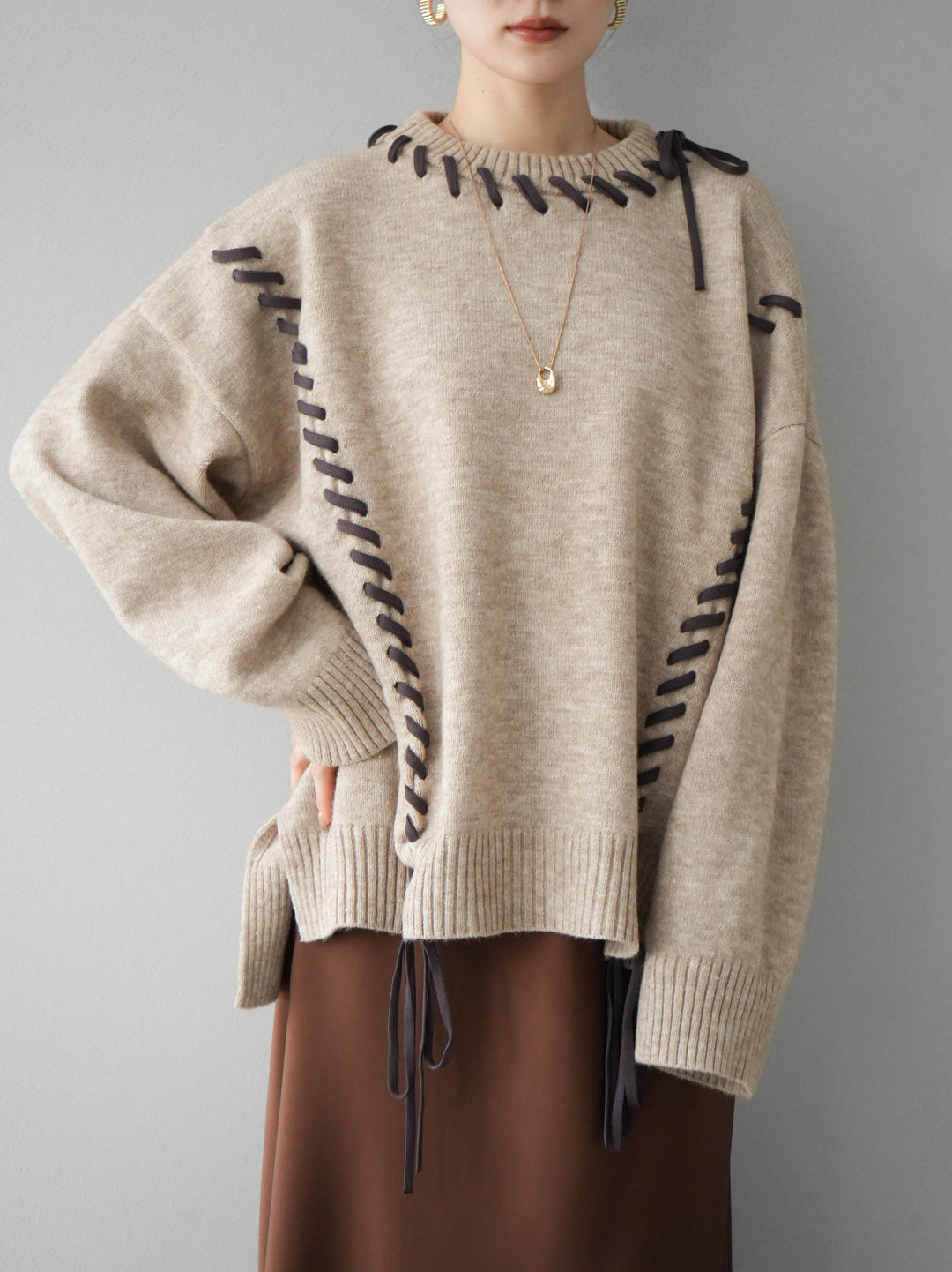 [Pre-order] Hand-stitched color-coordinated over-knit pullover/beige