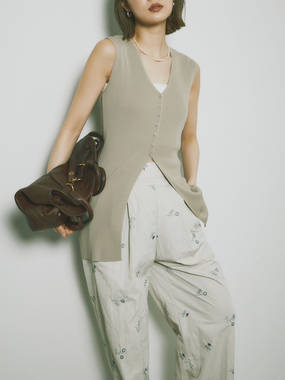 [予約]フロントスリットリブシェイプニットトップス/ベージュ