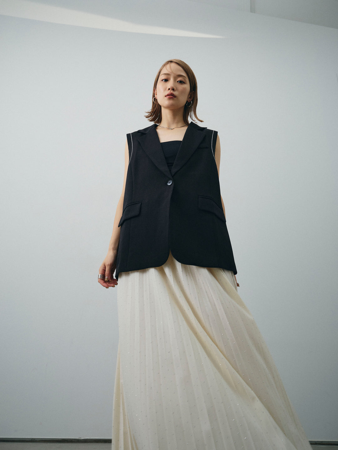 [套裝] 縫線設計背心 + 水鑽百褶裙 (2套)