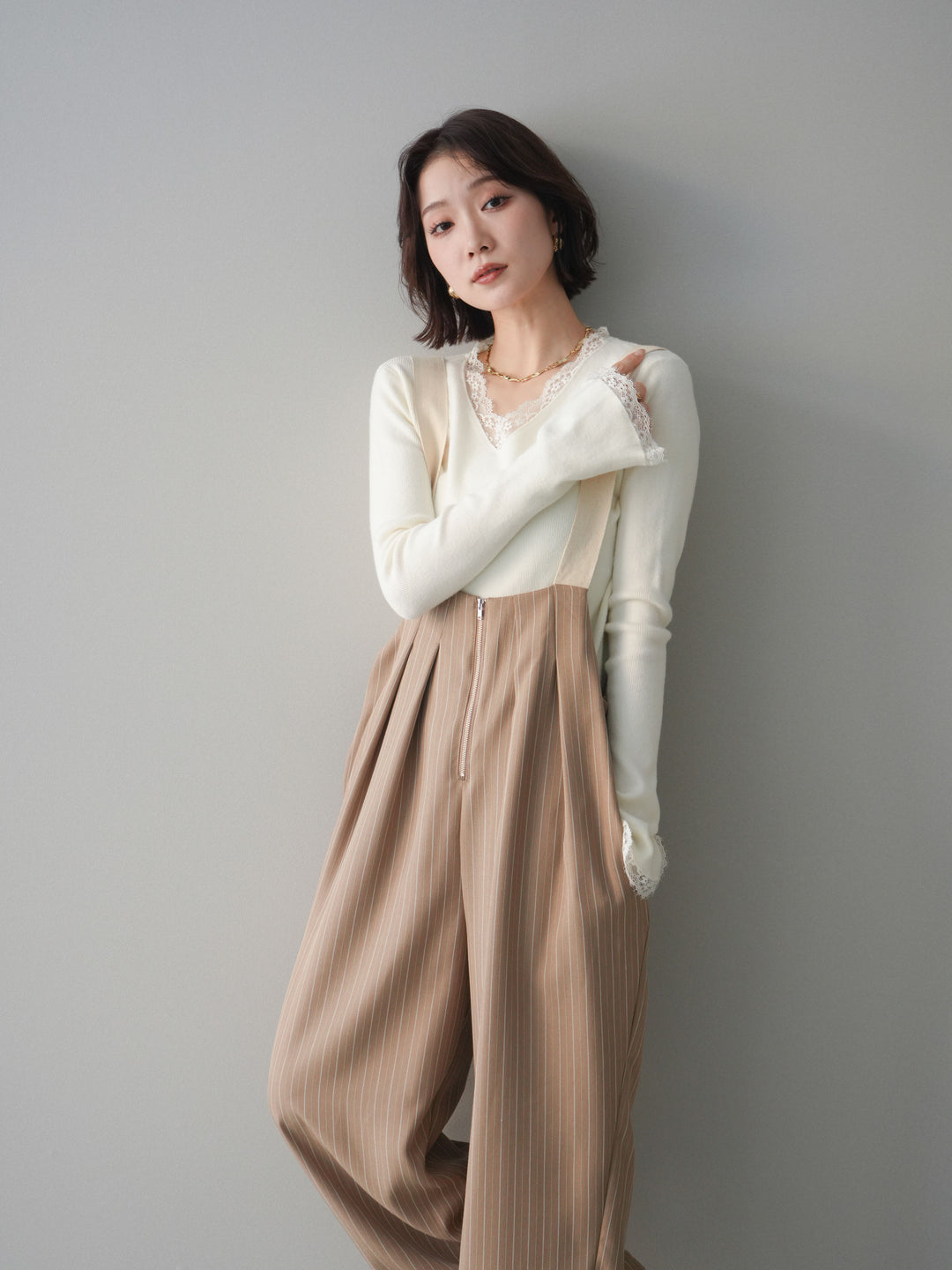 [予約]レースドッキングVネックニットトップス/white