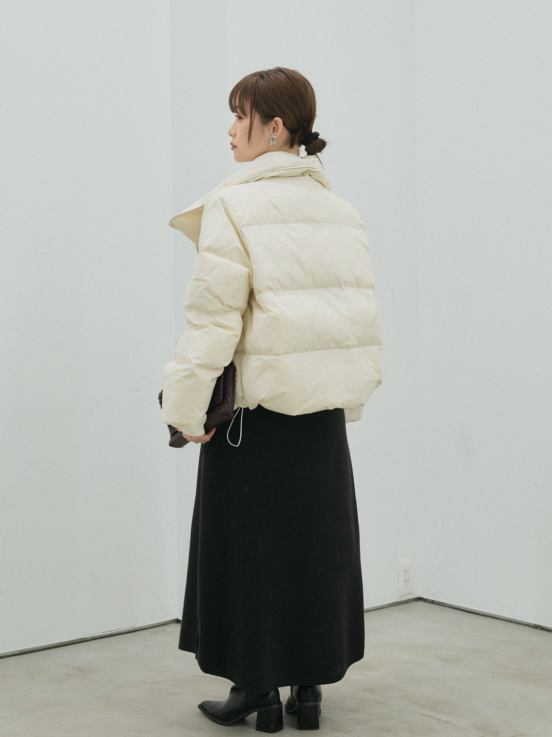 【Allure】[SET]バックオープンニットワンピース+スタンドカラーダウンジャケット(2set)