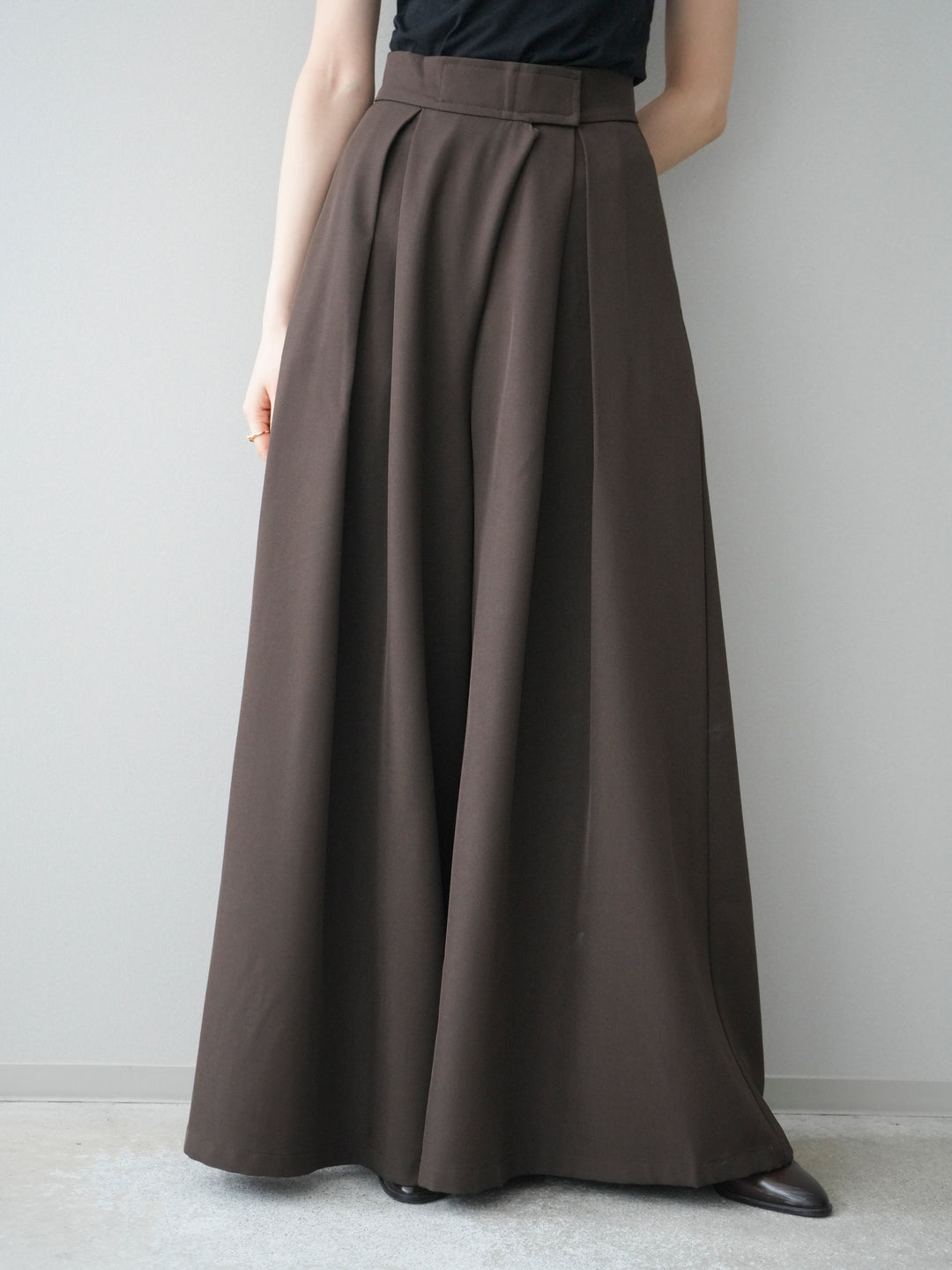 [予約]テープベルトタックバギーパンツ/brown