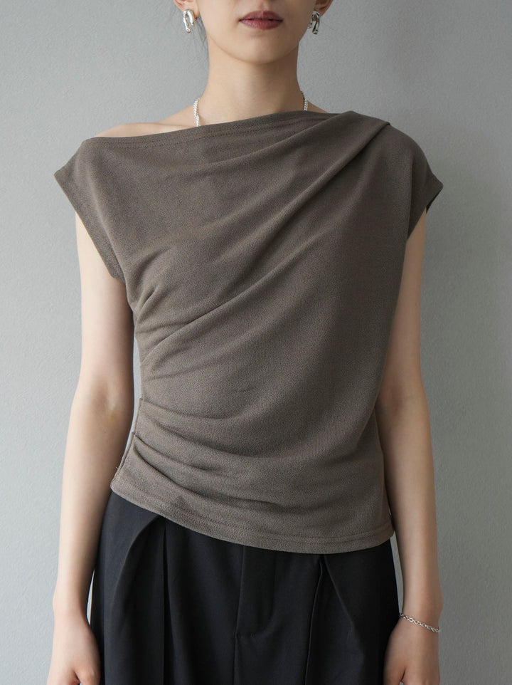 [Pre-order] Asymmetrical tuck sleeveless knit/brown