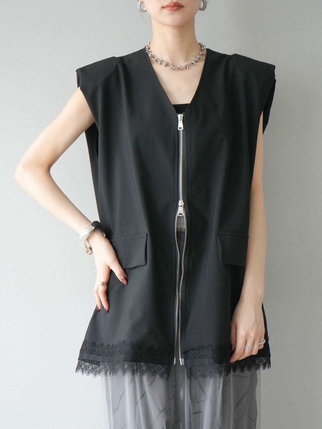 [預購] 雙拉鍊蕾絲下擺背心/黑色