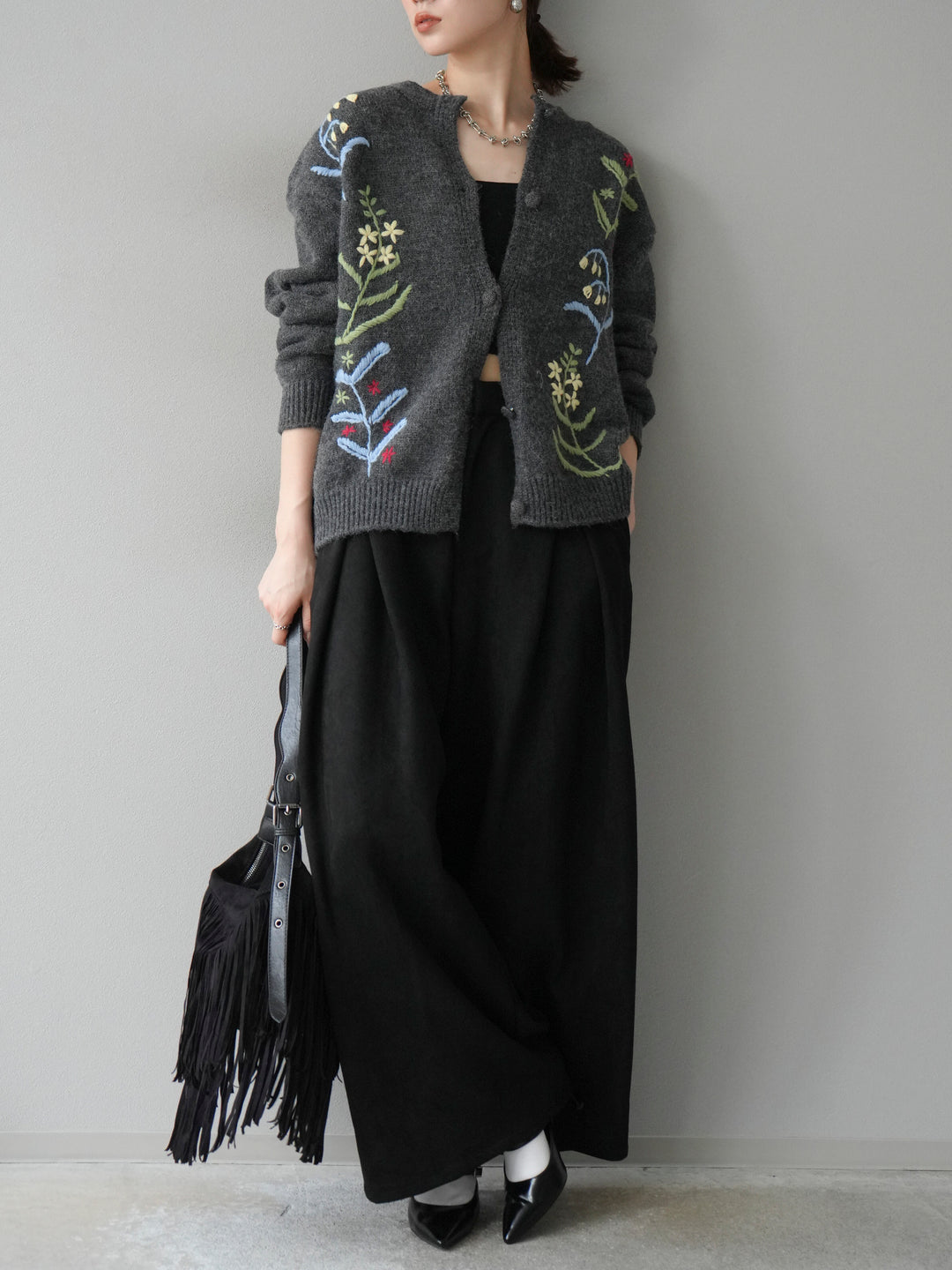 【預購】花朵刺繡針織開襟衫/炭灰色