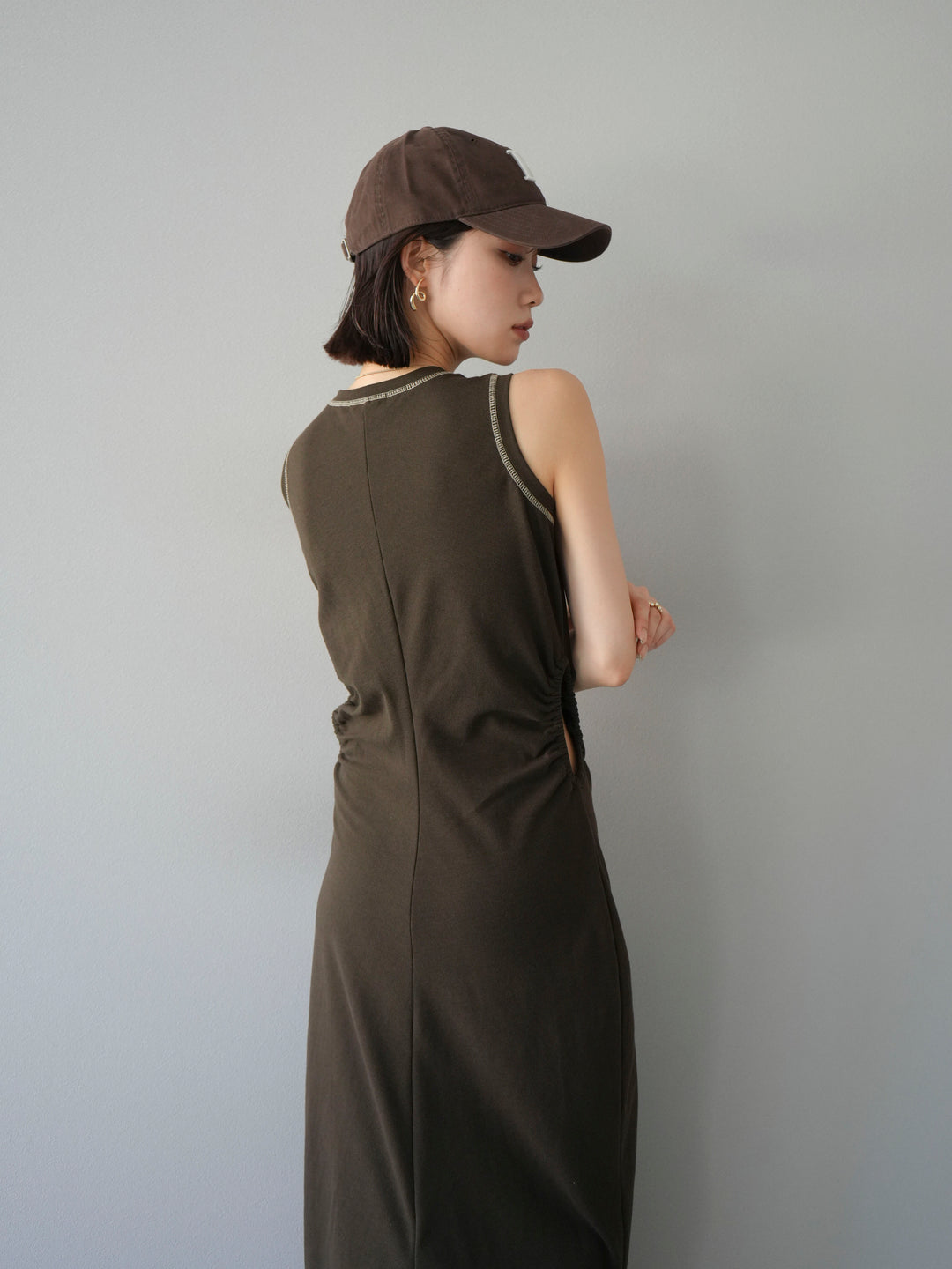 [予約]ウエストオープンステッチカットワンピース/ブラウン