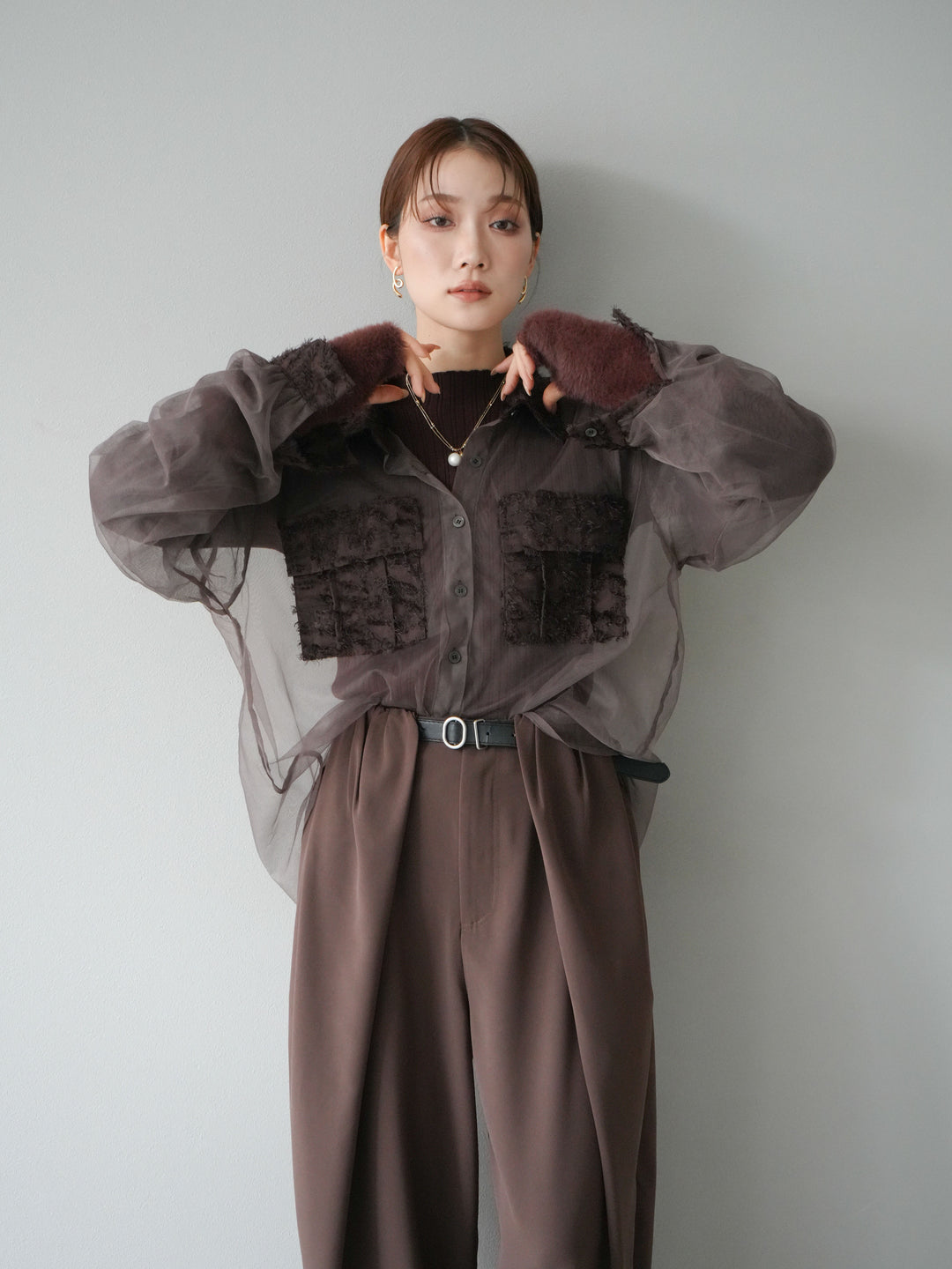 [SET]フリンジジャガード×チュールレイヤードシャツ+アームシャギーランダムリブニットトップス+ベルト付タックワイドパンツ(3set)