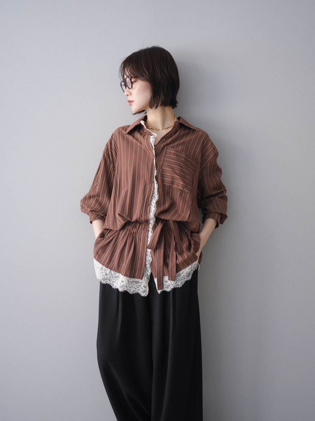 [予約]レース付ストライプウエストギャザーシャツ/brown