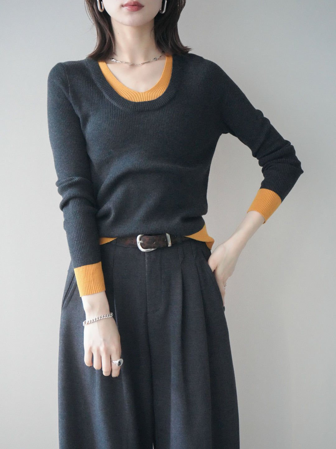 [SET]Uネック配色レイヤードリブニットトップス+選べるアクセセット(2set)