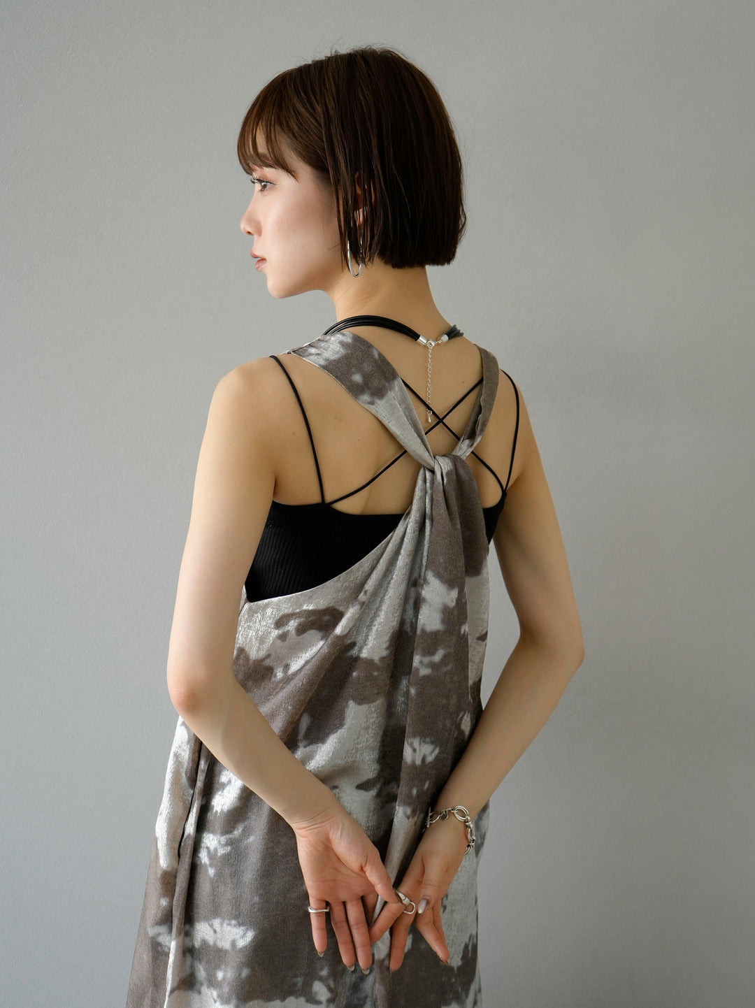 [Pre-order] Back Cross Foil Print Dress/Brown